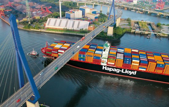 Hapag – Lloyd bautiza al Guayaquil Express en el Puerto de Hamburgo/Hapag - Lloyd baptizes the Guayaquil Express in the Port of Hamburg